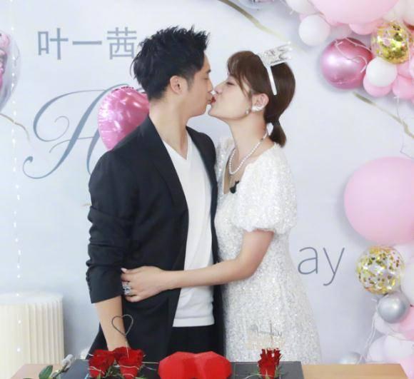 小萌妹的甜美装扮